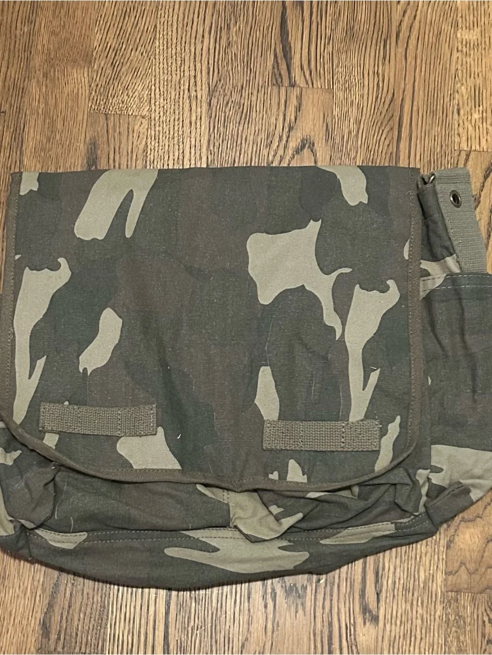Source Unknown Camouflage Messenger Bag - Green and Black